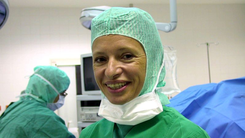 Dr. Iris Janovsky im Opoerationssaal